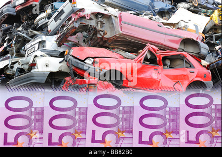 Junk cars, banconote, immagine simbolica per il premio di demolizione Foto Stock