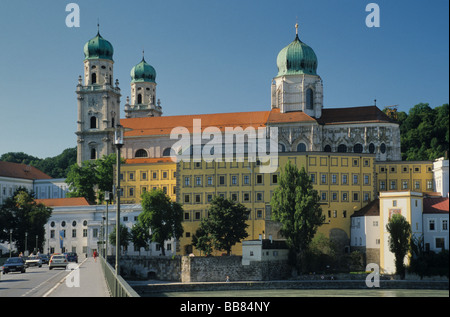 St Stephan Cattedrale da Marienbruecke in Passau Baviera Germania Foto Stock