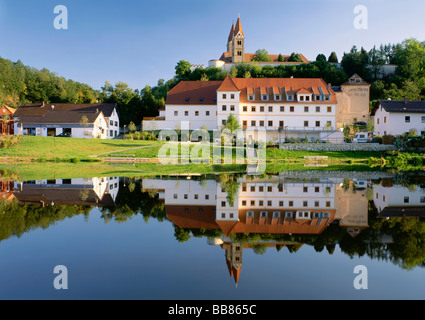 Ex monastero benedettino chiesa Maria Assunta sul fiume Regen, Reichenbach, Alto Palatinato, Baviera, Germania, Europa Foto Stock