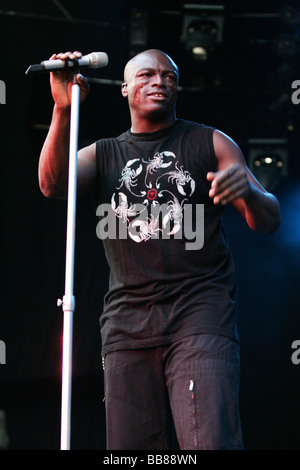 Cantante britannico Seal performing live durante l'aria aperta Live al tramonto Festival nel cortile del Museo nazionale svizzero, Foto Stock