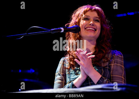 US-American cantante e pianista una multa Frenzy performing live al Kaufleuten club di Zurigo, Svizzera Foto Stock