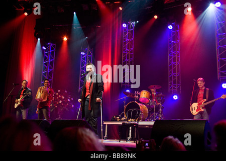 Austrian folk gruppo 'Die Klostertaler", live al "9. Schlager Nacht" concerto nel Allmend festival Hall, Lucerna, Switzerl Foto Stock