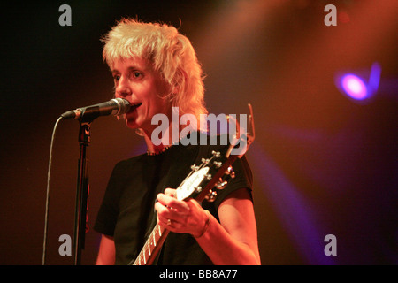 Musicista belga Sarah Bettens performing live a Schueuer concert hall, Lucerna, Svizzera, Europa Foto Stock