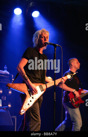 Musicista belga Sarah Bettens performing live a Schueuer concert hall, Lucerna, Svizzera, Europa Foto Stock