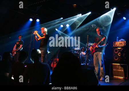 Musicista belga Sarah Bettens performing live a Schueuer concert hall, Lucerna, Svizzera, Europa Foto Stock