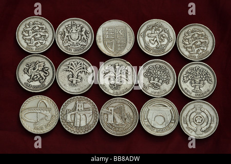 La Sterlina Inglese raccolta di monete metalliche nazionali delle Isole britanniche dotate di ponti, Millenium,MacNeils,Menai,via e protezioni Foto Stock