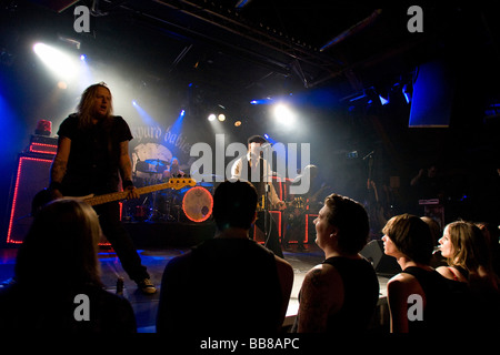 Rock band svedese Backyard Babies performing live a Schueuer concert hall, Lucerna, Svizzera, Europa Foto Stock