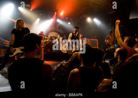 Rock band svedese Backyard Babies performing live a Schueuer concert hall, Lucerna, Svizzera, Europa Foto Stock