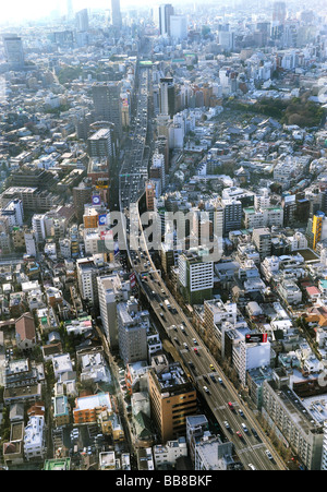 Vista dal ponte di osservazione di Roppongi Hills edificio su Tokyo, Main Street verso Shibuya, Tokyo, Giappone, Asia Foto Stock