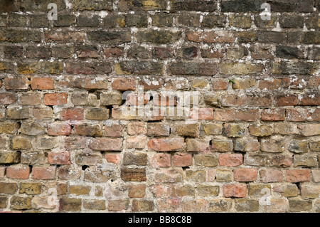 Vecchio weathered muro di mattoni, riempimento immagine Foto Stock