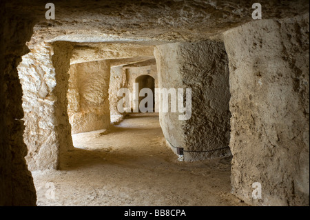 Corridoio di roccia del Castello Eurialo vicino Syracus, Sicilia, Italia Foto Stock