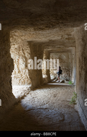 Corridoio di roccia del Castello Eurialo vicino Syracus, Sicilia, Italia Foto Stock