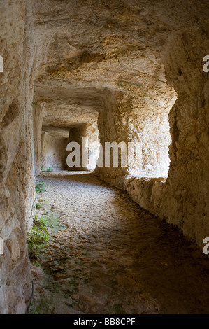 Corridoio di roccia del Castello Eurialo vicino Syracus, Sicilia, Italia Foto Stock