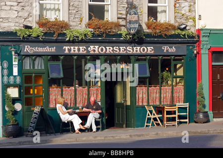 Il ferro di cavallo pub irlandese, Kenmare, Kerry, Irlanda Foto Stock