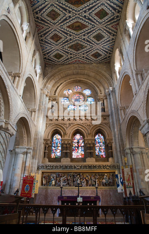 Altare e navata, Chiesa dell'abbazia di Waltham, interno, Waltham Abbey Essex, Inghilterra, Regno Unito Foto Stock