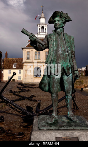 Statua di Capt George Vancouver a Kings Lynn NORFOLK REGNO UNITO Foto Stock