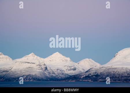 Balsfjorden, vista da E8 vicino Seljelvnes, notte polare, Tromso, Troms, Norvegia Foto Stock