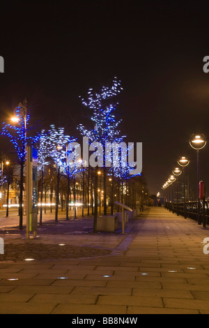 Custom House Quay di notte, Dublino, Irlanda Foto Stock