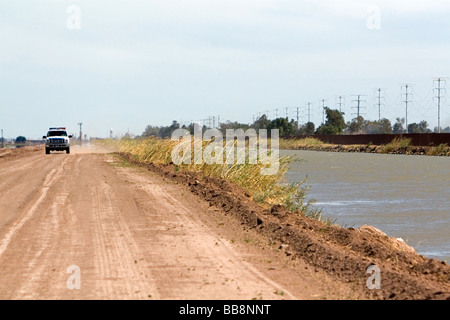 Il Messico USA Bordo lungo tutto il canale americano vicino Calexico California Foto Stock