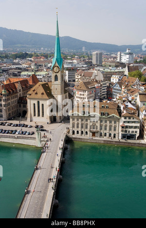 Centro storico di Zurigo, la Chiesa di Fraumuenster e Ponte Muensterbruecke, Svizzera, Europa Foto Stock