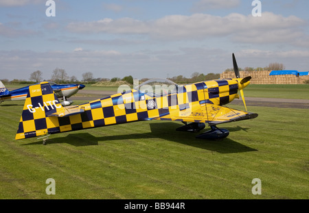 Aerei Mundry CAP 232 G-IITC parcheggiato a Breighton Airfield Foto Stock