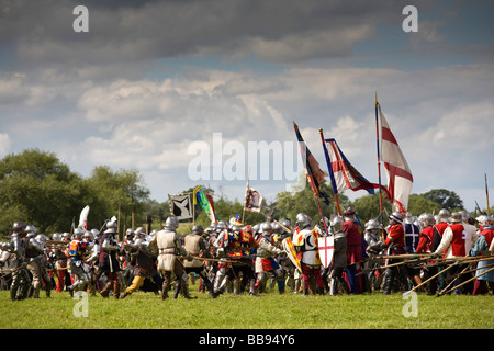 La rievocazione di una battaglia medievale, la battaglia di Tewkesbury del 1471, Gloucestershire, Regno Unito Foto Stock