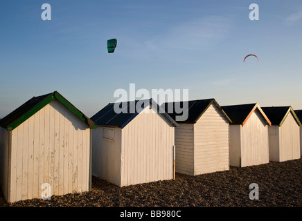 Il kite surf e cabine Foto Stock