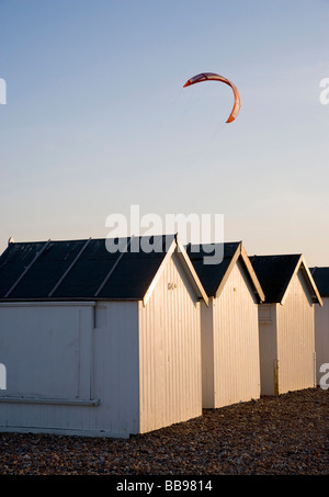 Il kite surf e cabine Foto Stock