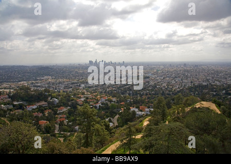 Vista di Los Angeles haze dall'Osservatorio Griffith di Los Angeles California USA Foto Stock