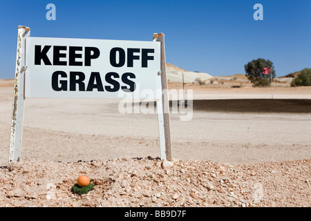 Un segno di stravagante a Coober Pedy campo da golf nel deserto. Coober Pedy, South Australia, Australia Foto Stock