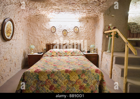 Camera da letto in Faye sotterraneo della casa. Coober Pedy, South Australia, Australia Foto Stock