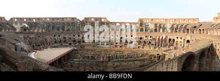 Italia Lazio Roma Colosseo interno Foto Stock