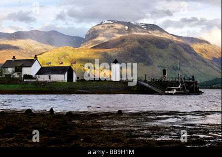 Ben Nevis e Loch Linnhe visto da Corpach nelle Highlands della Scozia Foto Stock