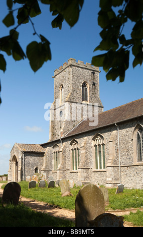 Norfolk East Ruston Saint Marys chiesa ridondanti dal sagrato della chiesa Foto Stock