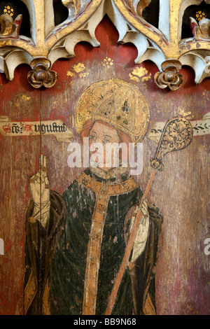 Norfolk East Ruston Saint Marys chiesa ridondante scolpito medievale rood screen sant Agostino pannello Foto Stock