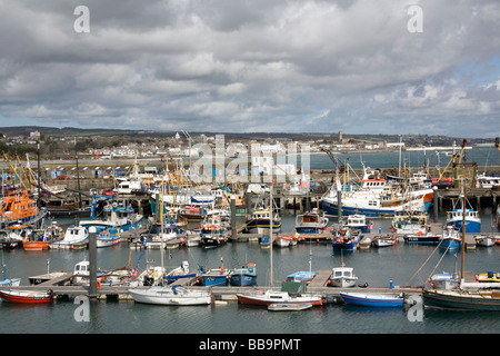 Barche da pesca nel Porto di Newlyn, Newlyn Penzance Cornwall Foto Stock