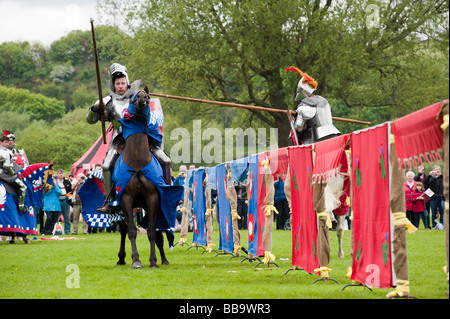 Cavalieri alla giostra a Linlithgow Palace, Scozia Foto Stock