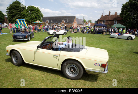 Trionfo TR6 e TR altre vetture a Wallingford classico auto da rally, Oxfordshire, Regno Unito Foto Stock