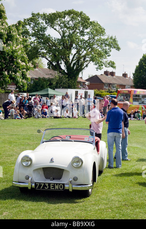 Il TS2, il secondo trionfo TR auto sportiva per essere mai costruito; a Wallingford classico auto da rally, Oxfordshire, Regno Unito Foto Stock