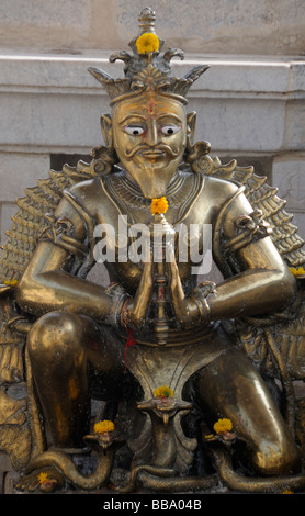 Una persona dimensionata statua del dio Hundu Garuda. Foto Stock