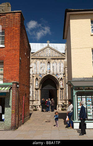 Regno Unito Inghilterra Norfolk North Walsham St Nicholas Chiesa Parrocchiale portico di ingresso Foto Stock