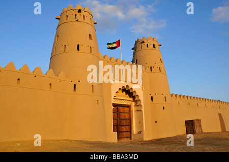 Ingresso principale di Al Jahili Fort, Al Ain, Abu Dhabi, Emirati Arabi Uniti, dell'Arabia, l'Orient, Medio Oriente Foto Stock