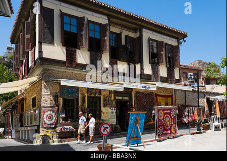 Il bazar tradizionale in Kaleici (centro storico), Antalya, costa mediterranea, Turchia Foto Stock