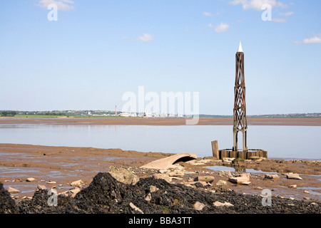 Vista sul fiume Mersey estuario, vicino a Hale, Merseyside, Regno Unito Foto Stock