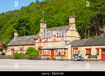 Edificio della stazione a Haverthwaite, sul lago & Haverthwaite ferroviarie, South Lakeland, Cumbria, England Regno Unito Foto Stock