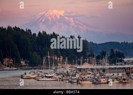 Gig Harbor WA luce del tramonto sul Monte Rainier e Gig Harbor Foto Stock