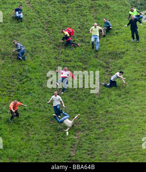 Il formaggio annuale roling evento presso Coopers Hill in Cotswolds, 25 maggio 2009. Foto Stock