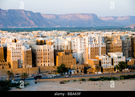 Shibam al tramonto, Wadi Hadramaut, Seyun distretto, Yemen Foto Stock