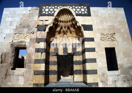 L'ingresso alla vecchia moschea all'interno della Cittadella di Aleppo Foto Stock