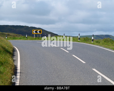 Girare a sinistra su strada, strada costiera in Cornovaglia Foto Stock